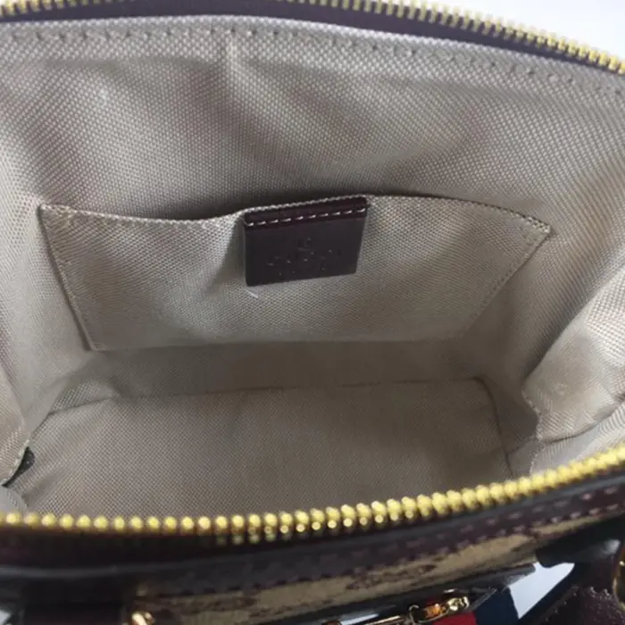 reducing the bag’s environmental footprint compared to traditional methods.Inside the bag
