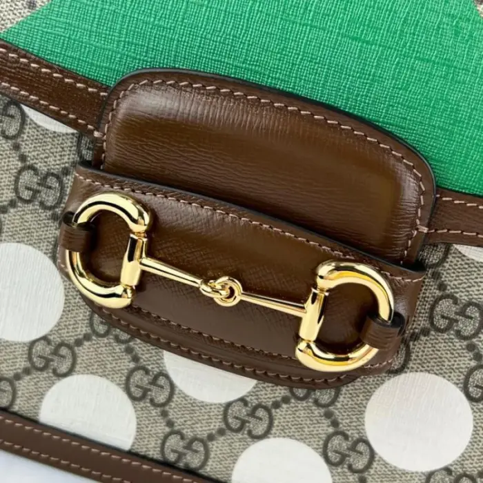 this bag features a striking combination of beige and ebony GG Supreme canvas with a geometric print. Crafted from a material with low environmental impact