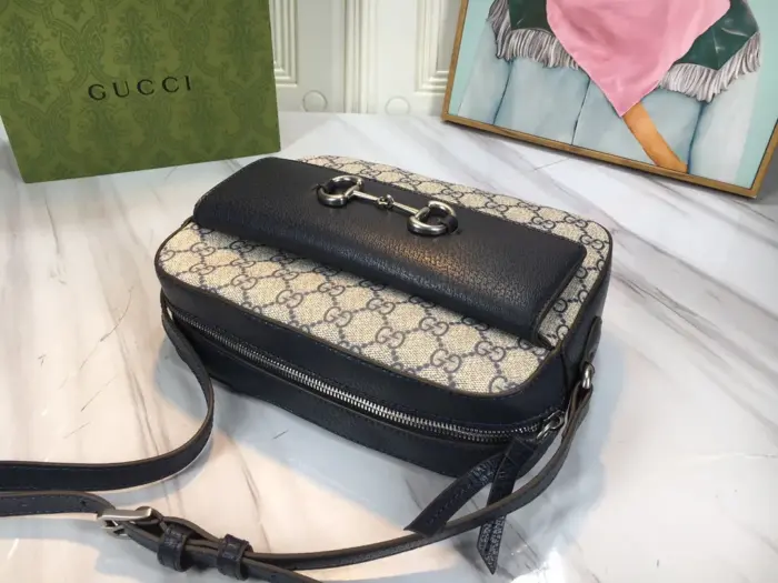 adding a touch of luxury.The microfiber lining has a suede-like finish