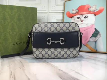 The Gucci Horsebit 1955 small bag is a must-have accessory that comes in five stunning colors. This timeless piece is versatile and perfect for any occasion. Measuring 22.5 x 17 x 6.5 cm