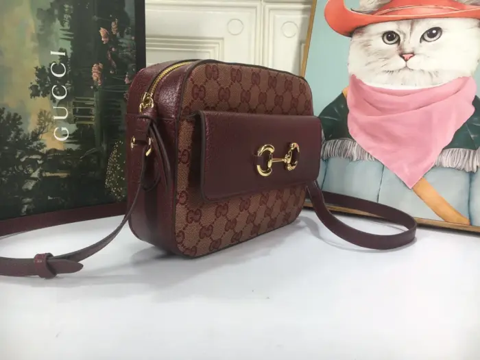 which is a signature characteristic of Gucci.Inside the bag