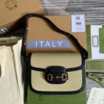 enabling you to wear it as a shoulder bag or crossbody. The shoulder strap is equipped with snap buttons and can be adjusted from a 25cm to a 45cm drop.Practicality is combined with style in this bag