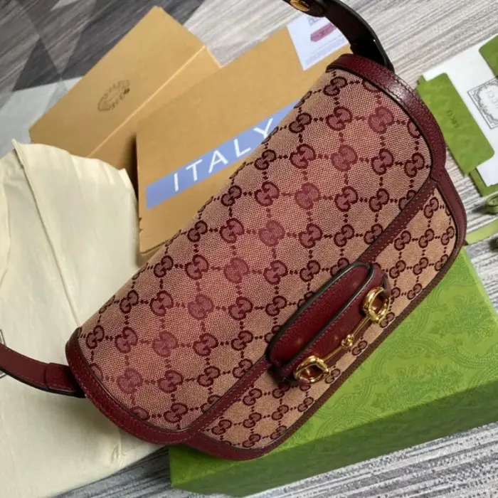while a half Horsebit detail adorns each side. This bag also includes a special mechanism that allows you to adjust the length of the shoulder strap