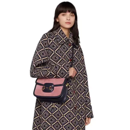 crafted with attention to detail. It features a contrasting blue leather trim that adds a touch of elegance to the overall look.The dimensions of this bag are 9.8 inches in width