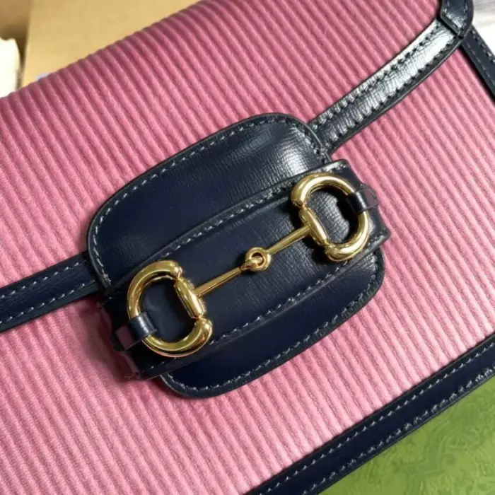 depending on your preference.In addition to the main compartment