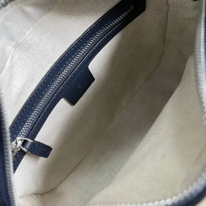 adds a luxurious touch to the interior. The front of the bag features a charming horsebit detail