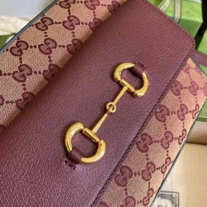this bag features vintage-inspired colors of beige and burgundy