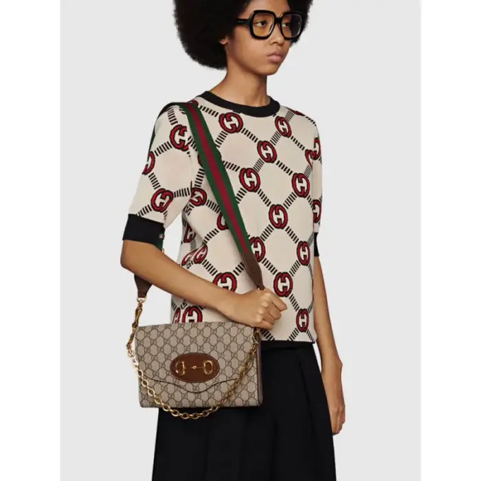 this bag features the signature Horsebit hardware that adds a touch of elegance and sophistication.The dimensions of this bag are 10.2 inches in width