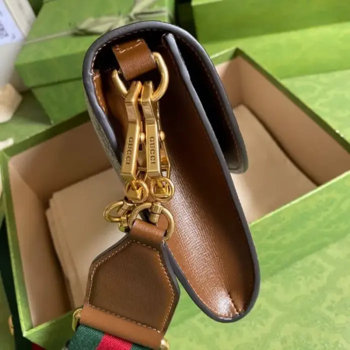 you’ll find an open pocket to keep your essentials organized. The bag is equipped with a detachable chain shoulder strap measuring 8.3 inches and a detachable Web shoulder strap measuring 15.7 inches.Make a bold fashion statement with the Gucci Horsebit 1955 Small Bag. Its iconic design and impeccable craftsmanship make it a must-have accessory for any fashion enthusiast. Order yours today and experience the charm and sophistication of Gucci.