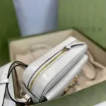 this bag can be worn on one shoulder or crossbody