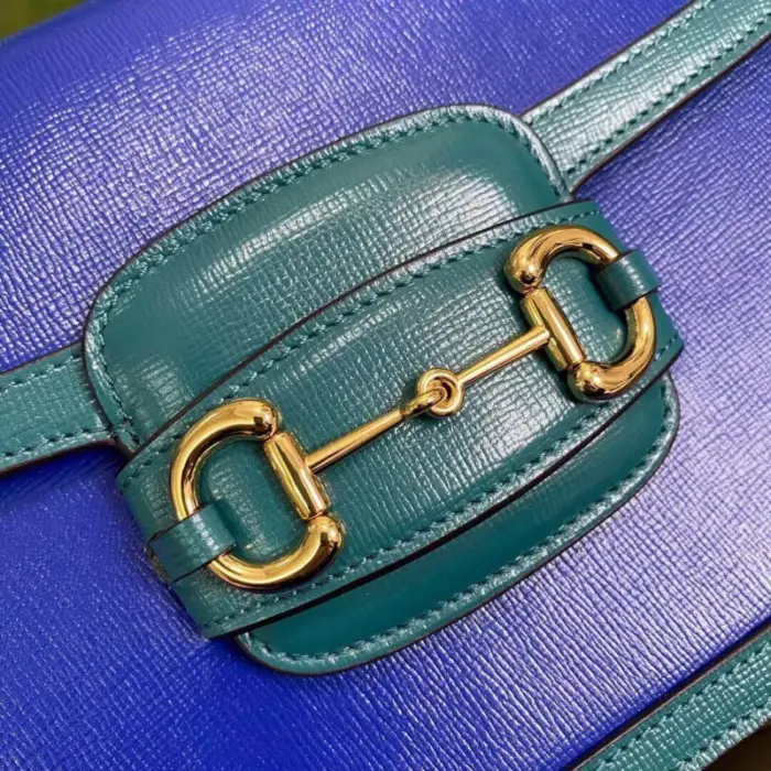 it offers a compact yet practical size.Crafted with attention to detail