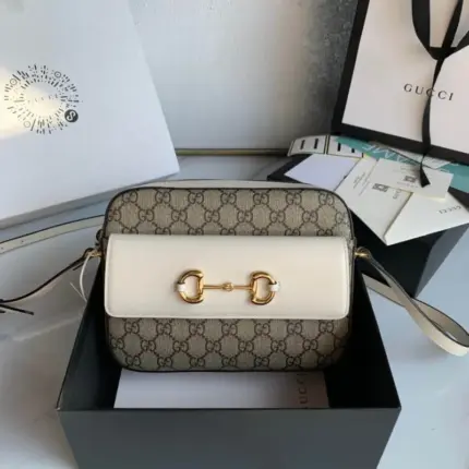 this bag is a true representation of Gucci’s iconic Horsebit design. Drawing inspiration from the brand’s equestrian heritage