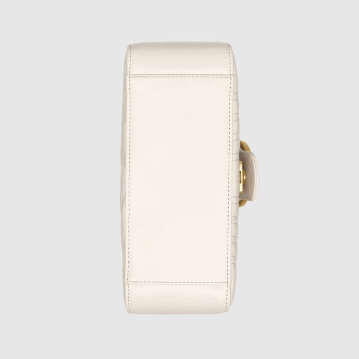 sans-serif; font-size: 12px; vertical-align: baseline; color: #4b4b4b; background-color: #ffffff;">The mini GG Marmont top handle bag has a softly structured shape and an oversized flap closure with Double G hardware. Equipped with a leather top handle and chain shoulder strap