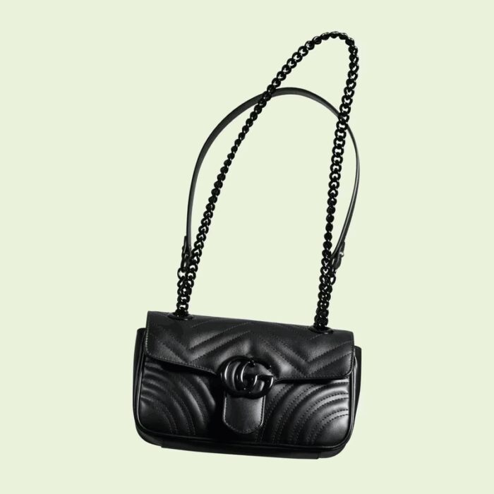 sans-serif; font-size: 12px; vertical-align: baseline; color: #4b4b4b; background-color: #ffffff;">he mini GG Marmont chain shoulder bag has a softly structured shape and an oversized flap closure with Double G hardware. The sliding chain strap can be worn multiple ways