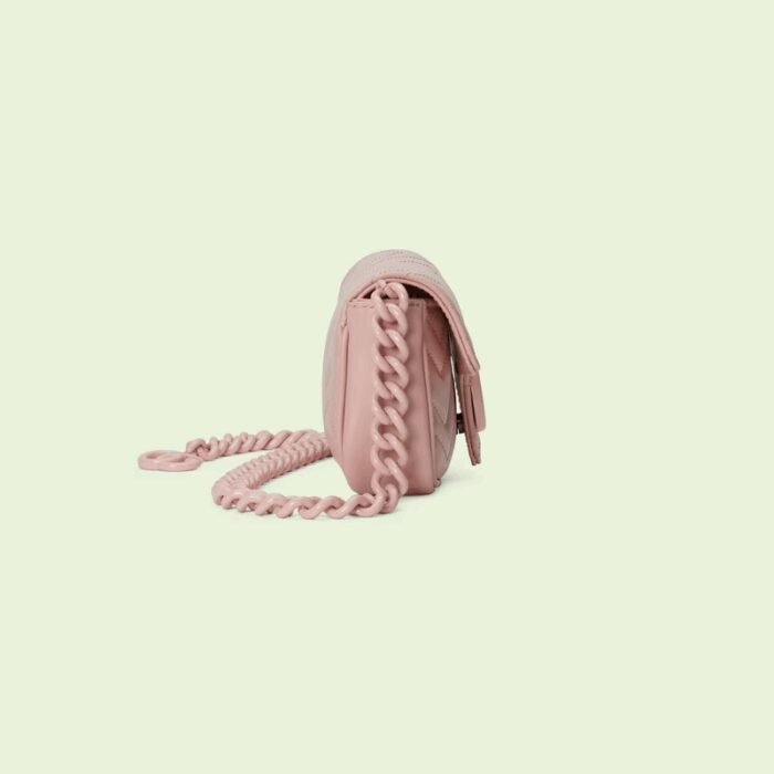 sans-serif; font-size: 12px; vertical-align: baseline; color: #4b4b4b; background-color: #ffffff;">Accessories continue to come to the fore of the Creative Director's collections. A distinctly contemporary accessory