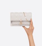 the functional accessory can accommodate all the daily essentials. Its jewel chain allows it to be worn over the shoulder or crossbody.