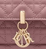 the functional accessory can accommodate all the daily essentials. Its jewel chain allows it to be worn over the shoulder or crossbody.