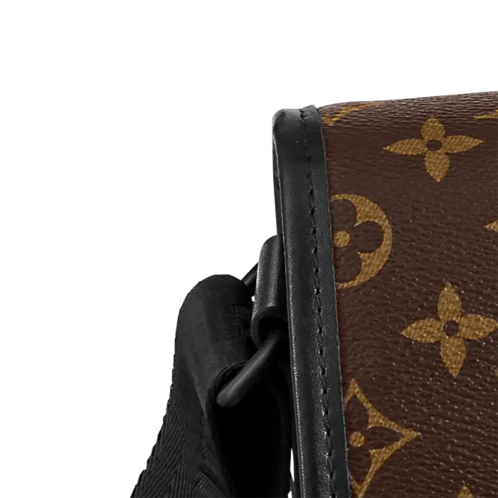 make this practical bag – it’s big enough to store a 15-inch laptop – eminently stylish.