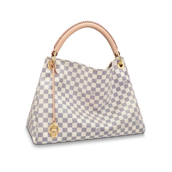 The Artsy MM looks fresh and feminine in supple Damier Azur canvas. Adorned with shiny golden brass and a chic bag charm