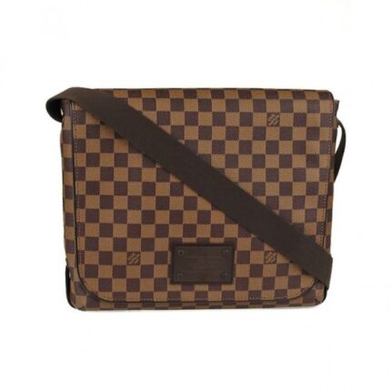 •Product name: Brooklyn MM •Model number: N51211 •Size: W 34 cm x H 27 cm x 9 cm D •Material: Damier Canvas •Color: Gold bracket •Specifications: Flap closure; "Outside." Zipper pocket; "Inside." 2 open pockets.More Information