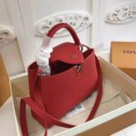 removable strap for shoulder or cross•body carry.•Snap hook closure•2 large compartments•1 flat pocket