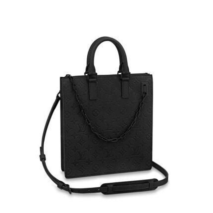 <p><span style="color: #545454; font-family: 'Noto Sans'; font-size: 14px; background-color: #ffffff;">Inspired by Louis Vuitton's Sac Plat bag from 1968