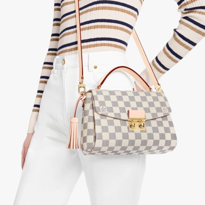 sans-serif; letter-spacing: 0.4px;">A compact bag with modern lines