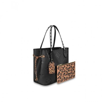introduced for Fall 2021. A sophisticated edition of the House’s classic carryall