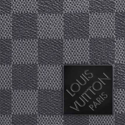 the new District PM in Damier Graphite coated canvas has been revamped to emphasize the purity and proportions of this emblematic messenger bag. The outside zipped pocket and inside pockets keep things organized. The adjustable strap