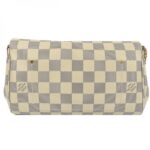 sans-serif; font-size: 14px; letter-spacing: 0.3px; background-color: #ffffff;">The versatile Pochette Favorite looks delightful in Damier Azur canvas. Its pure