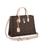A perfect (and perfectly feminine) bag for business