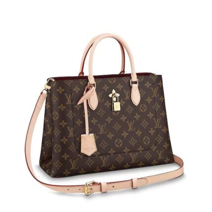 A perfect (and perfectly feminine) bag for business