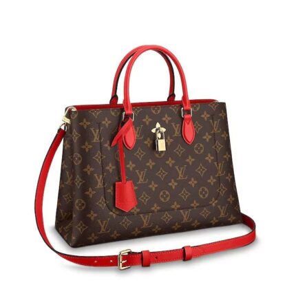 A perfect (and perfectly feminine) bag for business
