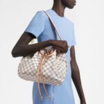 sans-serif; letter-spacing: 0.4px;">The Girolata bag in summery Damier Azur canvas goes from city to beach in effortless style. It can be carried as a tote with the sides pulled open