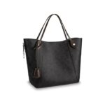 The Hina is two bags in one: gather in the sides on a central snap hook