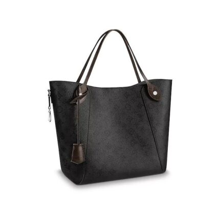 <p><span style="color: #545454; font-family: 'Noto Sans'; font-size: 14px; background-color: #ffffff;">The Hina is two bags in one: gather in the sides on a central snap hook