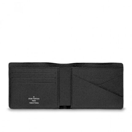 bills and receipts in an extremely compact format. It is part of the Taïga leather range