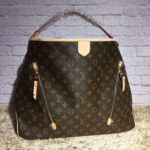 lightweight feel and embossed handle give it a timeless charm