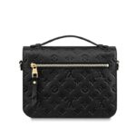 its compact dimensions open up to reveal many useful pockets and compartments.