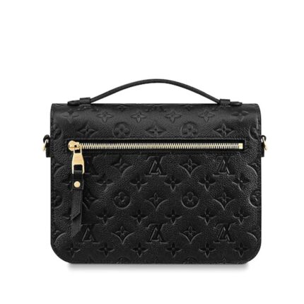 its compact dimensions open up to reveal many useful pockets and compartments.