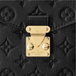 adjustable strap (7 holes)•Outside zipped pocket•3 Inside compartments•Secure S-Lock closing system