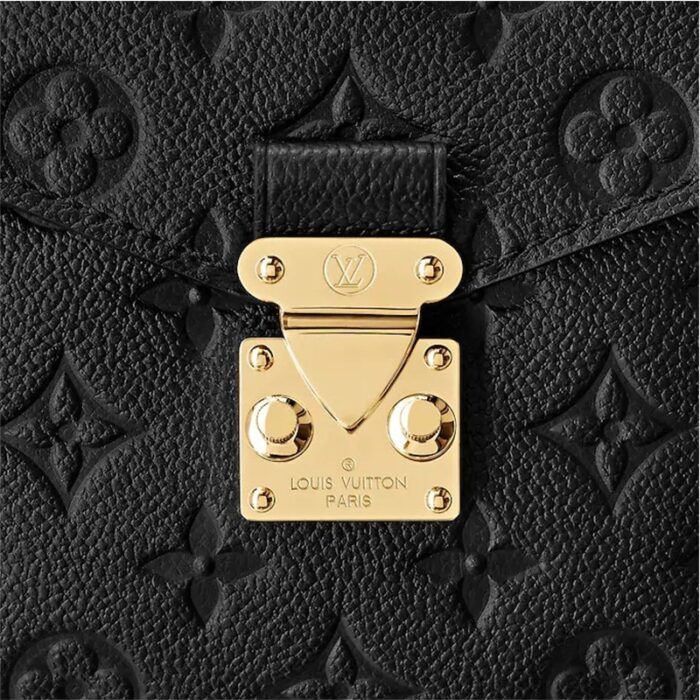 adjustable strap (7 holes)•Outside zipped pocket•3 Inside compartments•Secure S-Lock closing system