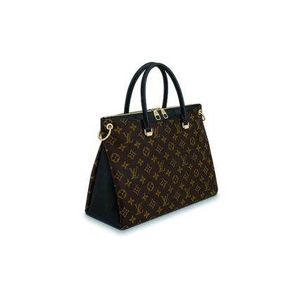 modern feel. This Full version is enriched with colorful leather gussets