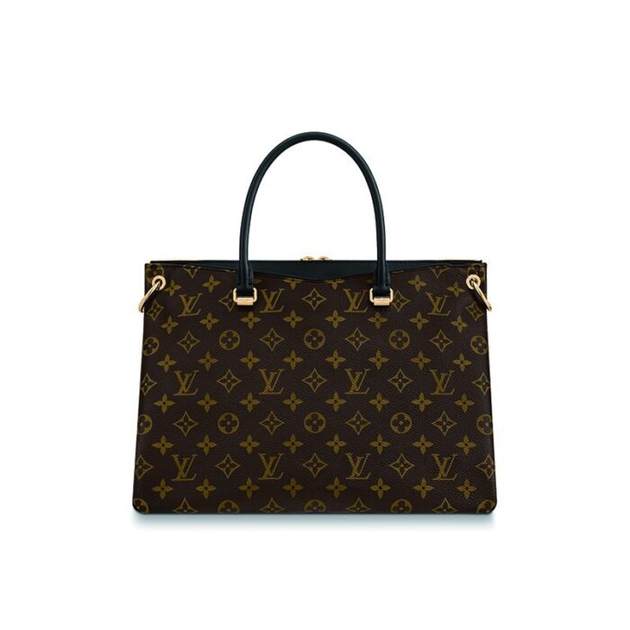 it is lightweight yet roomy enough to fit al•L the essentials of daily life.DETAILED FEATURES34.0 x 26.0 x 13.0 cm(length x height x width)•13.6 x 9.8 x 5.1 inches•Coated Monogram canvas & calf leather (handles & gussets)•Microfiber lining•Natural cowhide leather trim•Shiny golden color metallic pieces•Articulated leather handles•Secure double zip opening•Removable adjustable shoulder strap•2 secured exterior compartments•2 inside smartphone pockets•Large flat pocket•D-Ring•4 Bottom Studs