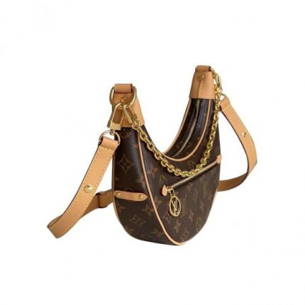 LV M44036 Crescent BagDetailed Features24 x 22 x 6 cm(Length x Height x Width)•Monogram coated canvas•Natural cowhide trim•Textile lining•Gold-color hardware•Outside zipped pocket•Strap:Removable