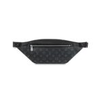 the Discovery bumbag offers the ideal mix of casual chic and modern functionality. With a body-friendly shape and adjustable belt