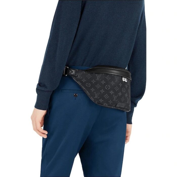 it can be worn around the waist