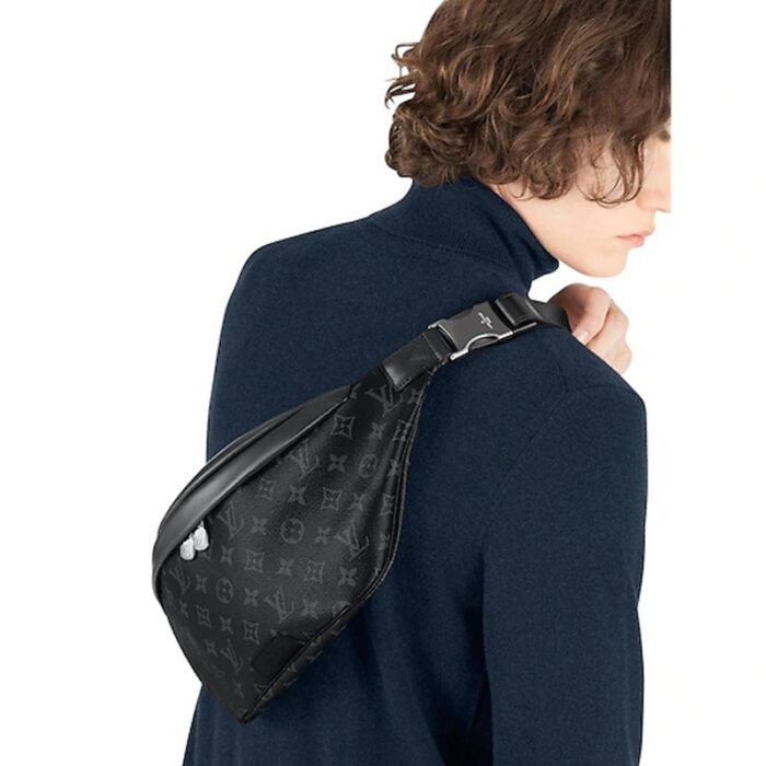 over the shoulder or slung stylishly across the chest. Zipped pockets