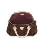 adjustable strap (drop: min. 44 cm/17.3 inches