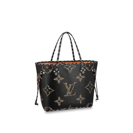 The Neverfull MM tote bag is fashioned from canvas with a print that combines different-sized Monogram patterns with animal prints. The striking result is sure to satisfy both House purists and those seeking a more adventurous alternative. Spacious